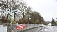 An der Großheirather Straße soll eine Sammelunterkunft für Migranten entstehen. Die Gemeinde lehnt das ab. An der Großheirather Straße soll eine Sammelunterkunft für Migranten entstehen. Die Gemeinde lehnt das ab.