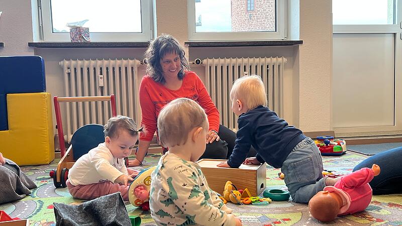 Sonja N&uuml;rnberger leitet die Krabbelgruppe.