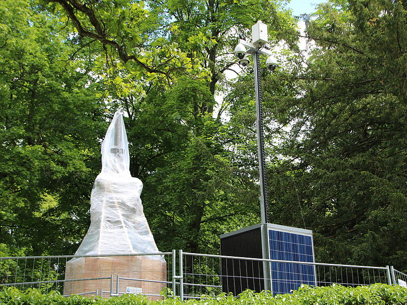 Ehrenmal des Coburger Convents im Hofgarten Coburg Verschärfte Sicherheitsvorkehrungen kurz vor Pfingsten: Erstmals wird das CC-Ehrenmal im Coburger Hofgarten videoüberwacht.