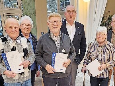 Von links: Edgar Hillenbrand, 1. Vorsitzende Brunhilde Hillenbrand, Harald Steffan, Bürgermeister Andreas Sandwall, Klara Holzheimer und Kreisverbandsvorsitzender Engelbert Roith. Von links: Edgar Hillenbrand, 1. Vorsitzende Brunhilde Hillenbrand, Harald Steffan, Bürgermeister Andreas Sandwall, Klara Holzheimer und Kreisverbandsvorsitzender Engelbert Roith.