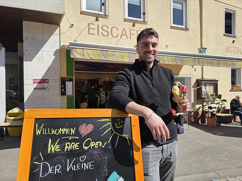 Fabio Cavalieri hilft, wo er kann. Erst seit ein paar Tagen hat "Der kleine Eisladen" ge&ouml;ffnet.