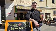 Neu in Maßbach: Der kleine Eisladen Fabio Cavalieri hilft, wo er kann. Erst seit ein paar Tagen hat "Der kleine Eisladen" geöffnet.