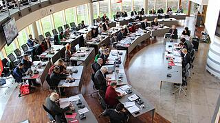 Der Bezirkstag Mittelfranken  tagt in Ansbach und besteht derzeit aus 33 Sitzen, normalerweise sind es 24.