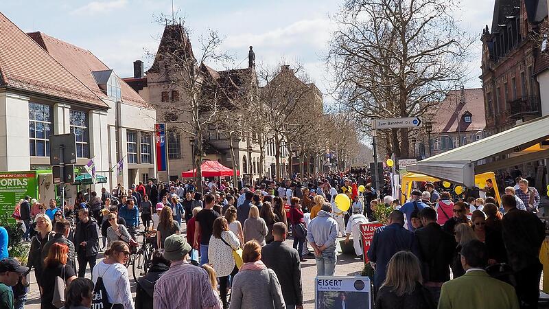 Nicht nur zu besonderen Anl&auml;ssen - wie hier beim Erlanger Fr&uuml;hling - soll die Innenstadt attraktiv f&uuml;r Besucher sein.