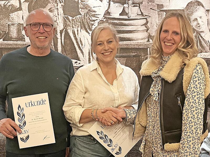 Gunnar Burczyk (von links), Claudia Mummer-Burczyk und Carolin Hergenröder.