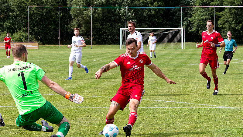 Der Neuenmarkter Cedric Forkel hat schon sieben Tore in dieser Saison erzielt und will sein Konto im Topspiel in Heinersreuth gerne erh&ouml;hen.