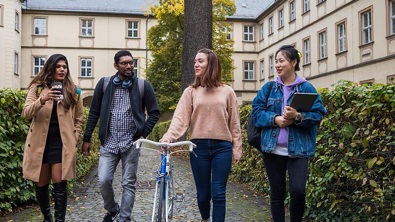 Im Sommersemester kündigt sich wieder mehr Normalität an der Universität Bamberg an. Im Sommersemester kündigt sich wieder mehr Normalität an der Universität Bamberg an.