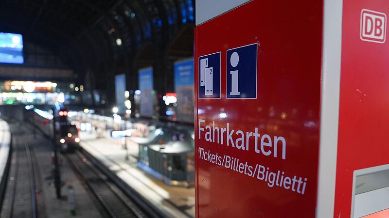 Zugbegleiter im Regionalexpress Zugbegleiter im Regionalexpress