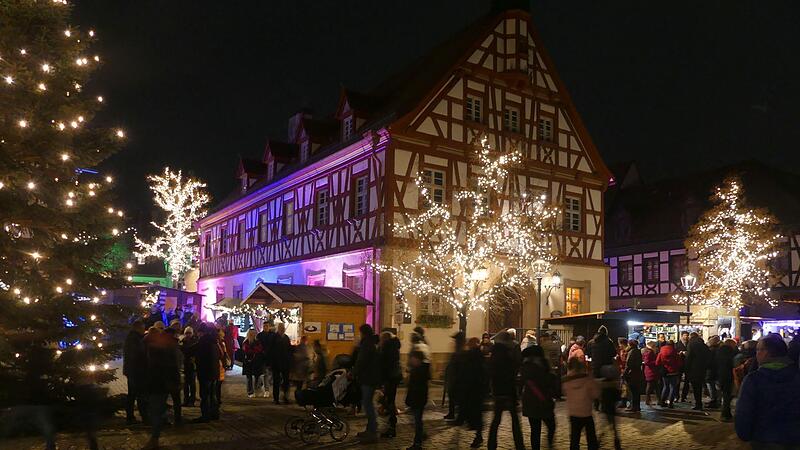 Am Samstag kamen die Herzogenauracher am Marktplatz in Weihnachtsstimmung. Am Samstag kamen die Herzogenauracher am Marktplatz in Weihnachtsstimmung.