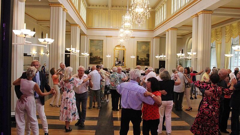 Tanzm&ouml;glichkeiten f&uuml;r Junggebliebene gibt es in Bad Kissingen &ndash; wenn auch nicht mehr viele.