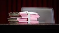 Der Angeklagte hatte bereits ein beträchtliches Vorstrafenregister. Der Angeklagte hatte bereits ein beträchtliches Vorstrafenregister.