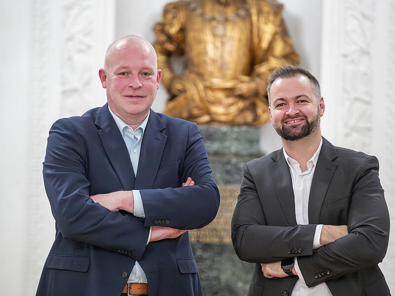 Daniel Bahn (von links), Kurdirektor Sebastian Dresbach, Oberbürgermeister Dirk Vogel, die scheidende Kurdirektorin Sylvie Thormann und Gerhard Schneider, Geschäftsleiter des Rathauses Bad Kissingen beim Pressegespräch im Weißen Saal des Regentenbaus.