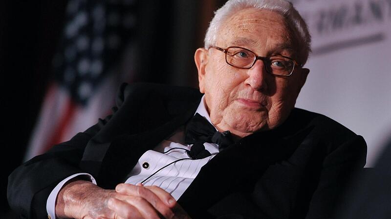 Der Friedensnobelpreisträger und frühere US-Außenminister Henry Kissinger, hier in typischer Pose im Jahr 2014, feiert heute sein 100. Geburtstag. Seine Wurzeln reichen nach Ermershausen.