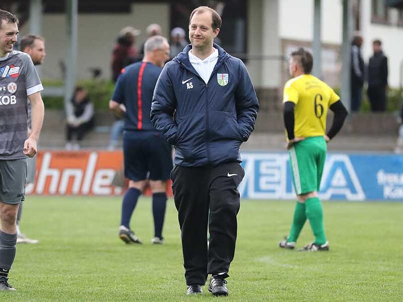 Andreas Schmitz, Trainer (SG) FC Gehülz/ATSV Gehülz, kritisiert an seiner Mannschaft, zu oft hinterherzurennen und viel zu passiv zu sein.
