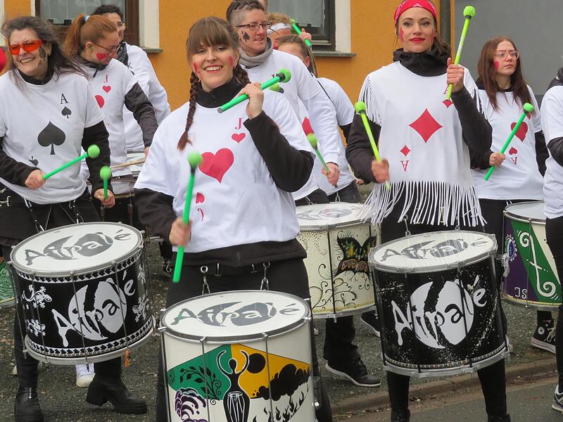 Trommeln und Samba-Klänge sorgten für Stimmung.