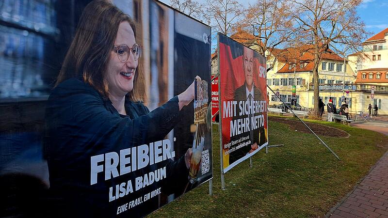 Wer zur Wahlveranstaltung von Lisa Badum kommt, dem winkt ein Freibier. SPD-Chef Scholz setzt hingegen auf mehr netto im Geldbeutel.