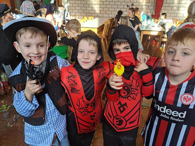 Coole Jungs in Ludwigschorgast2024 Kinderfasching Landkreis