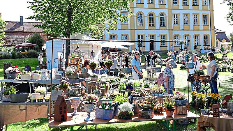 Die Premiere der „Landpartie“ fand auf Schloss Jägersburg in Bammersdorf statt.Forchheim & Fränkische Schweiz Die Premiere der „Landpartie“ fand auf Schloss Jägersburg in Bammersdorf statt.
