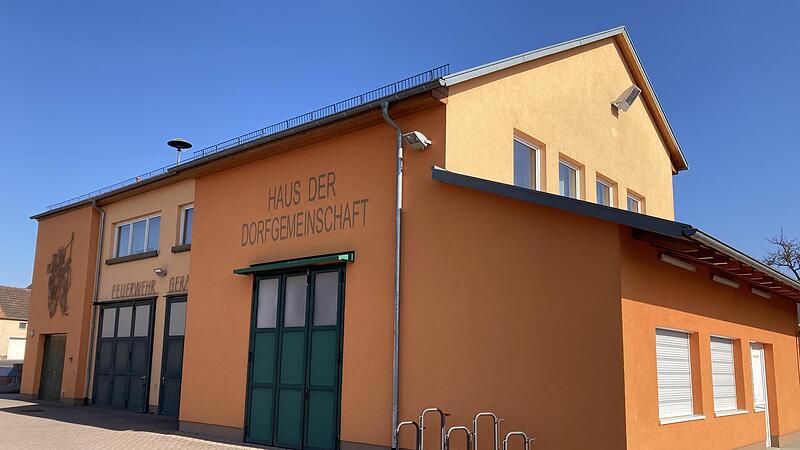 Ob man das „Haus der Dorfgemeinschaft“ nicht behindertengerecht, zum Beispiel mit einem Aufzug, umrüsten könne, war eine weitere Anregung aus dem Plenum der Bürgerversammlung.