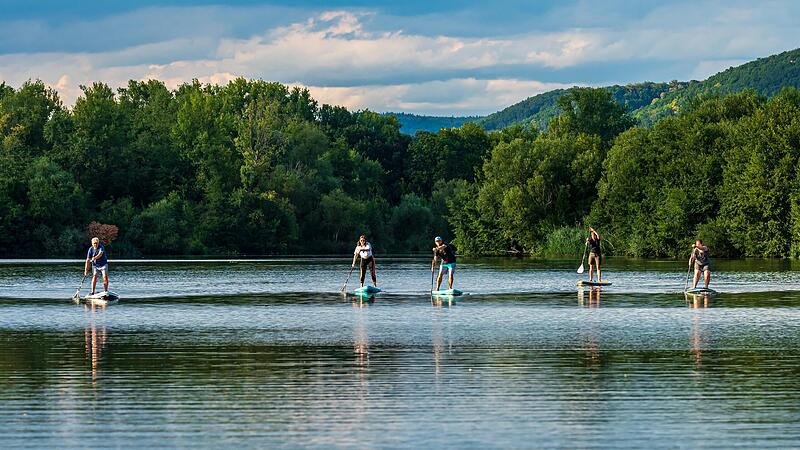 Stand Up Paddling ist eine beliebte Freizeitbeschäftigung am Sander See. Stand Up Paddling ist eine beliebte Freizeitbeschäftigung am Sander See.