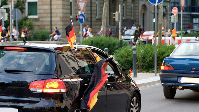 Autokorso nach Fu&szlig;ballspiel? Polizei droht mit Bu&szlig;geld