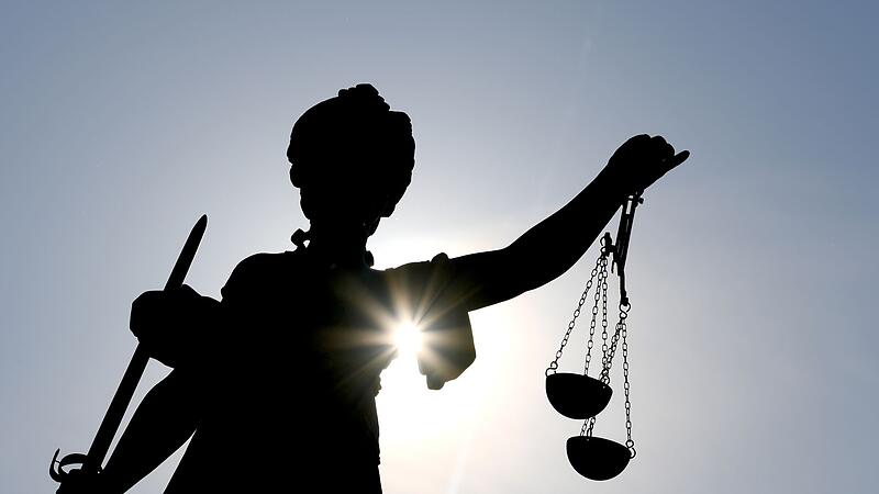 Justitia im Gegenlicht