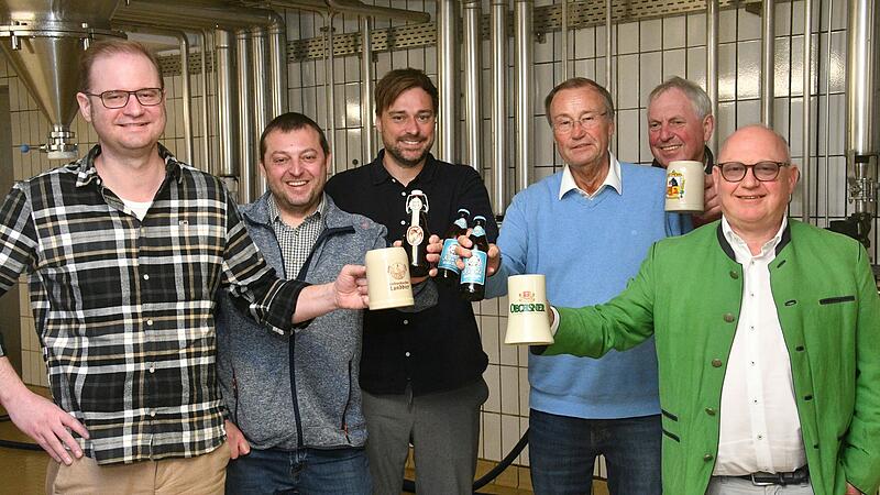 Klinisch rein geht es im Lagerkeller der Ochsenfurter Oechsner-Brauerei zu, in der sich die mainfr&auml;nkischen Bierbrauer zum Pressegespr&auml;ch getroffen haben. Im Bild von links: Peter Michael Himmel (Kesselring, Marktsteft), Martin Rank (D&uuml;ll, Gnodstadt), Jacob und Karl-Heinz Pritzl (Kauzen, Ochsenfurt), Karl Wolf (R&uuml;denhausen) und Dietrich Oechsner.&nbsp;