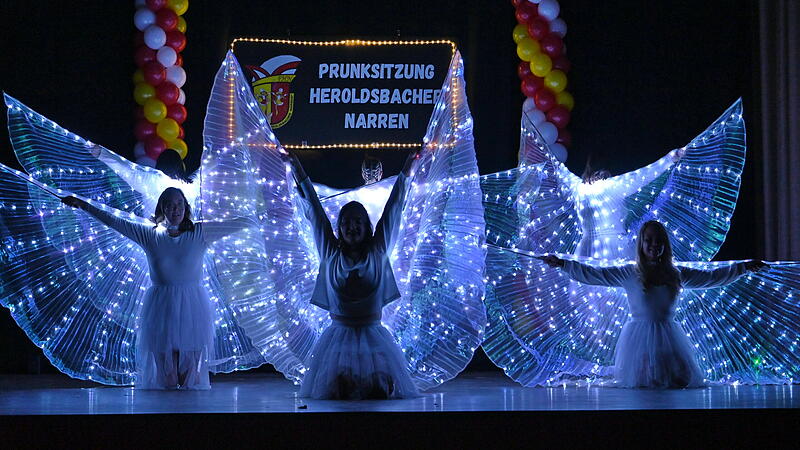 So sch&ouml;n kann Fasching sein: Dieser beeindruckende Lichtertanz ist w&auml;hrend der Prunksitzung Heroldsbach am Samstag, 24. Januar, aufgef&uuml;hrt worden.
