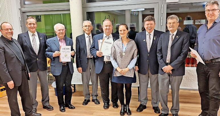 Wolfram Br&uuml;ggemann, Gerd Groh, Ludwig G&ouml;tz, Georg Reinlein, Erster Vorsitzender Peter Wolf, Chorleiterin Terezie Kosm&aacute;kov&aacute;, Zweiter Vorsitzender Gerhard Mindt, G&uuml;nter G&uuml;gel und Bernhard Roll