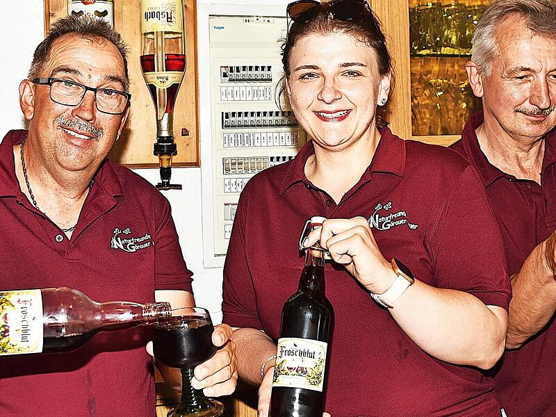 Schon die Bezeichnung &bdquo;Fr&ouml;schblut&ldquo; mutete schaurig an, doch alle, die diesen Schlehen-Wein probiert hatten, waren begeistert von dem au&szlig;ergew&ouml;hnlichen Geschmackserlebnis.