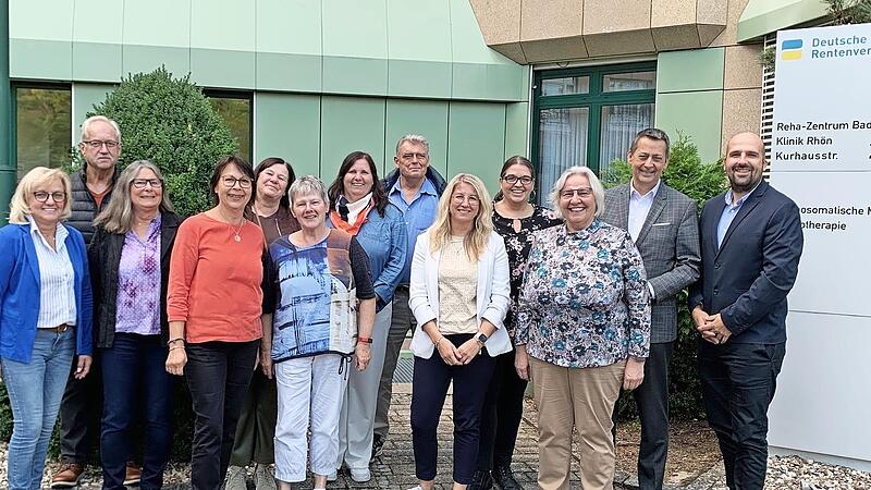 Langjährige Mitarbeitende im Reha-Zentrum Bad Kissingen wurden geehrt und verabschiedet: (von links) Edeltraud Metz, Roland Keßler, Siglinde Grimm, Petra Hippler, Martina Eyrich, Petra Beck, Silke Mützel, Harald Riedel, Olga Cerny, Kathrin Diener...