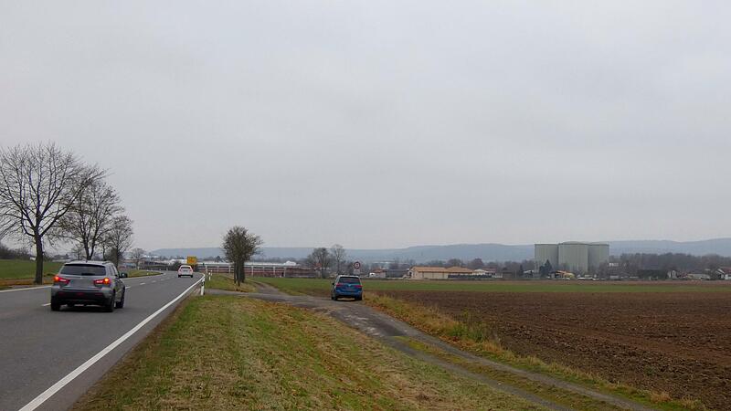 S&uuml;dlich der ehemaligen B&nbsp;26 (rechts) soll die neue Teefabrik in Zeil gebaut werden. In einem ersten Bauabschnitt sind zun&auml;chst 25&nbsp;000 Quadratmeter vorgesehen.
