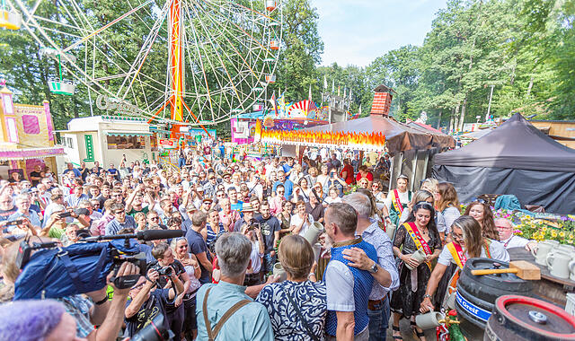 Annafest 2025 KostenForchheim & Fränkische Schweiz Es ist das Highlight in jedem Forchheimer Sommer, das Annafest (das Foto zeigt den Anstich 2024). Wissenswertes, amüsantes und witziges gibt es im großen Annafest-ABC.