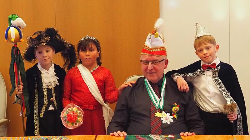 Kinderprinzenpaar st&uuml;rmt Hirschaider Rathaus