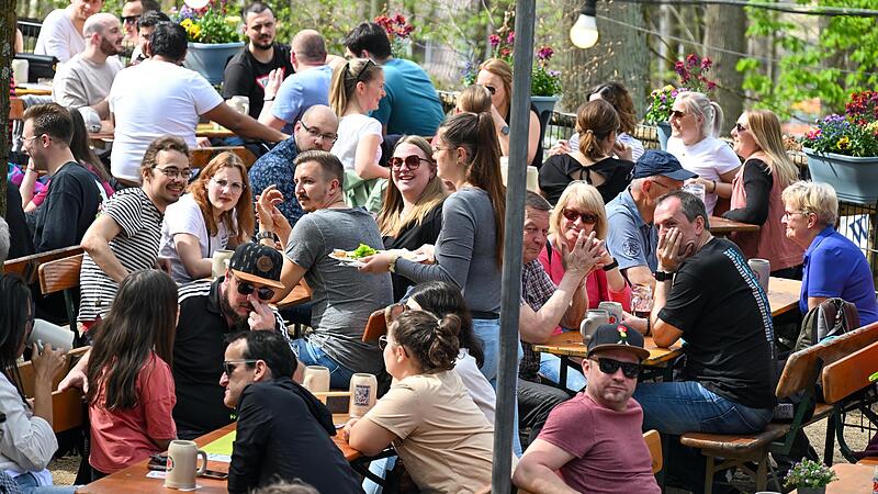 Volle Bänke, bestes Wetter, gute Stimmung – am Samstag wird die diesjährige Saison im Forchheimer Kellerwald offiziell eröffnet.Forchheim & Fränkische Schweiz