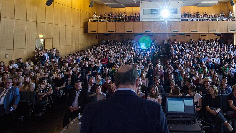 An die Otto-Friedrich-Universit&auml;t Bamberg sind neue Professoren gekommen.