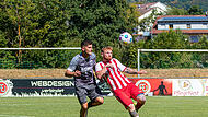 Der Untersteinacher Raphael Dresel (rechts) kämpft gegen Alexander Schuberth von der SG Wirsberg/Kupferberg um den Ball. Monika Limmer Der Untersteinacher Raphael Dresel (rechts) kämpft gegen Alexander Schuberth von der SG Wirsberg/Kupferberg um den Ball. Monika Limmer