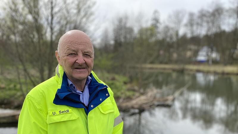 Uwe Seidl, stellvertretender Leiter des Wasserwirtschaftsamtes, an der Saale in Bad Kissingen.