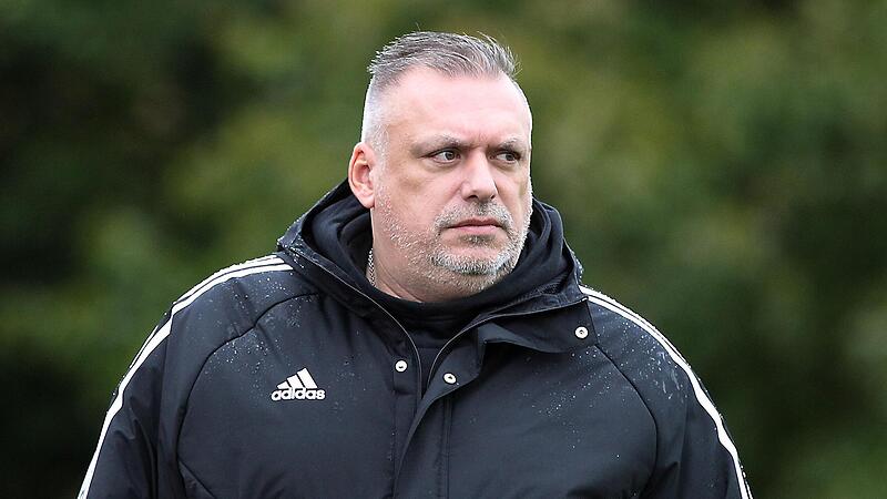 Trainer Manni Drozd und der SV Weichendorf können sich auf eine weitere Saison in der Kreisliga Bamberg einstellen.