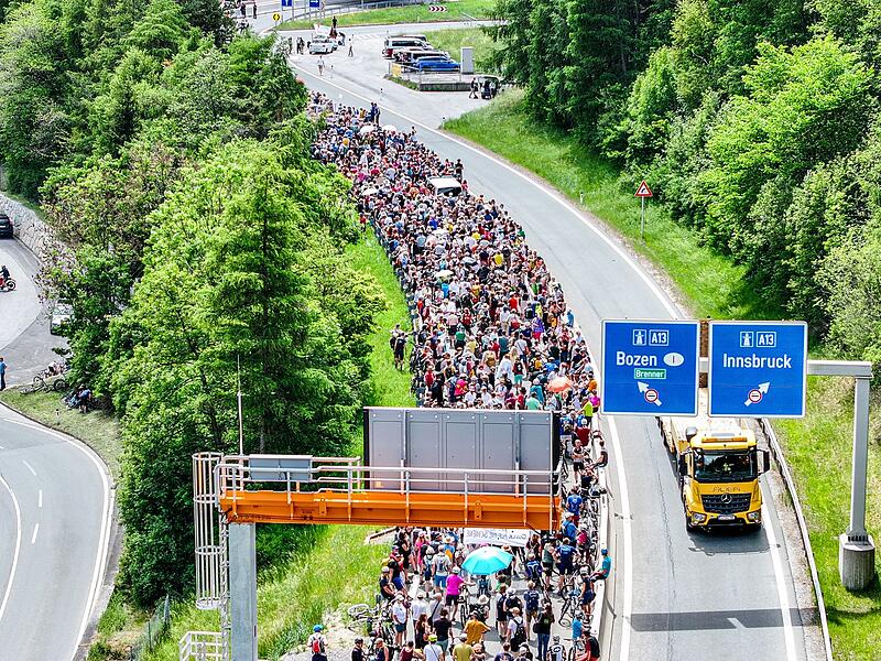 Demonstration und Totalsperre auf Brennerautobahn