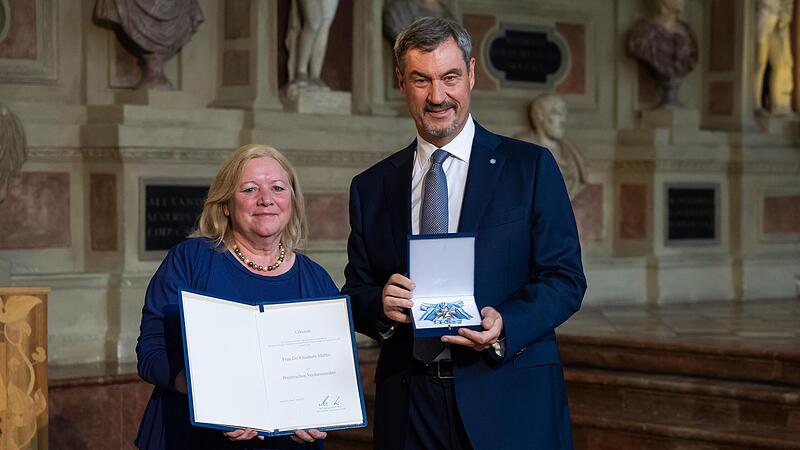 Gro&szlig;e Freude bei Dr. Elisabeth M&uuml;ller: Von Ministerpr&auml;sident Dr. Markus S&ouml;der (CSU) erhielt sie den Bayerischen Verdienstorden am 09.07.2025 in der Residenz in M&uuml;nchen.