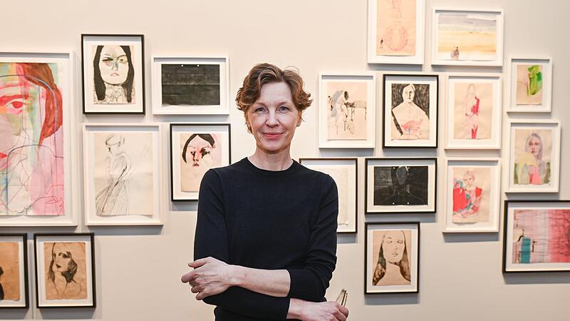 Tina Berning vor einigen ihrer Werke im „Projektraum“ im Münzmeisterhaus.