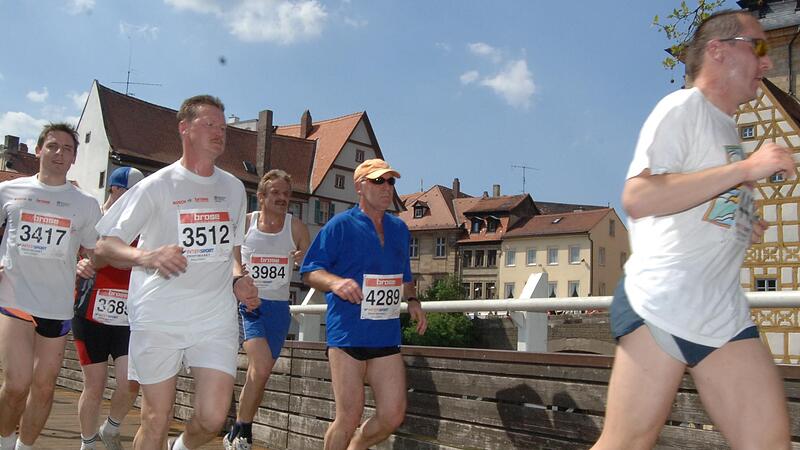 Wer die spektakul&auml;re Laufstrecke durch Bambergs Altstadt genie&szlig;en will, sollte auf dem Weg zum Michelsberg und zur Altenburg mit den Kr&auml;ften haushalten.