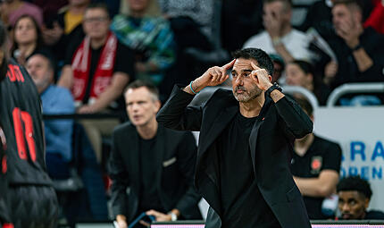 Baskets-Coach Jesus Ramirez musste am Mittwochabend nach seinem zweiten technischen Foul gegen Murcia den Halleninnenraum verlassen.