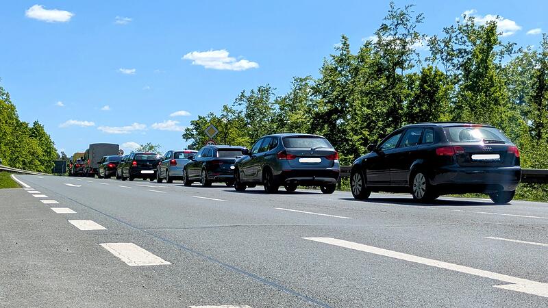 Brücke auf B22 vor Strullendorf bei Bamberg Brücke auf B22 vor Strullendorf bei Bamberg