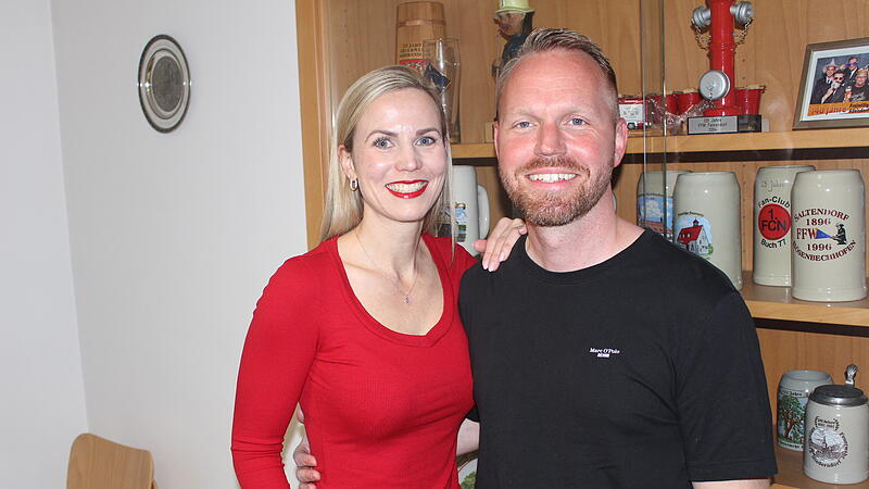 Der neue B&uuml;rgermeister von Gremsdorf Simon Fischer mit seiner Frau.