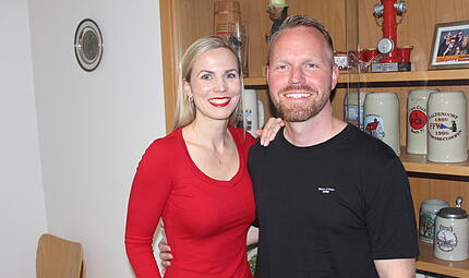 Der neue B&uuml;rgermeister von Gremsdorf Simon Fischer mit seiner Frau.