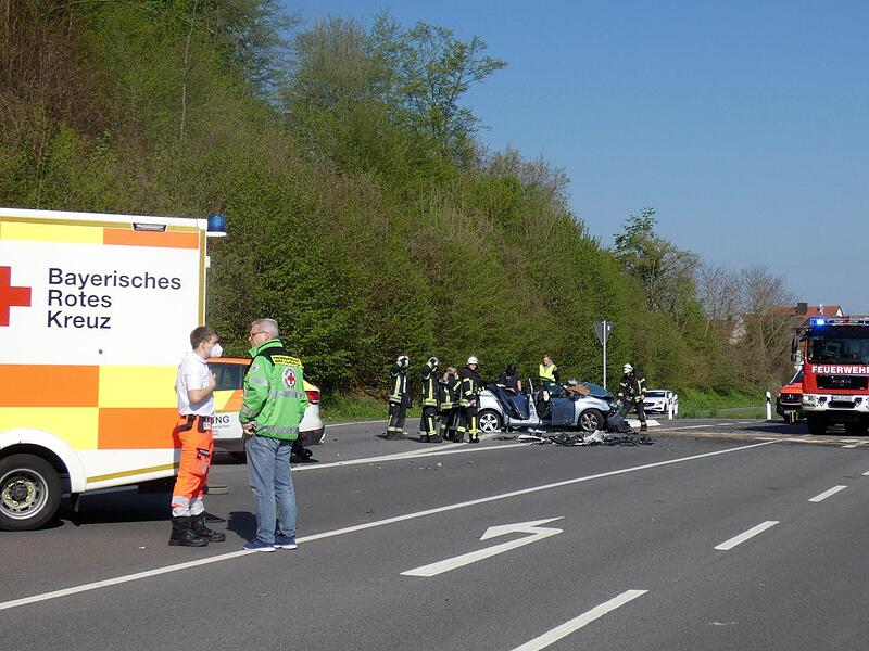 Ein schweren Zusammenstoß zweier Fahrzeuge gab es  am Donnerstag auf der Staatsstraße 2447 (ehemalige B26) in Höhe von Eltmann-Eschenbach.