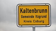 Gemeinde Itzgrund - Kreis Coburg - Ortsschild - Kaltenbrunn - frontal Gemeinde Itzgrund - Kreis Coburg - Ortsschild - Kaltenbrunn - frontal