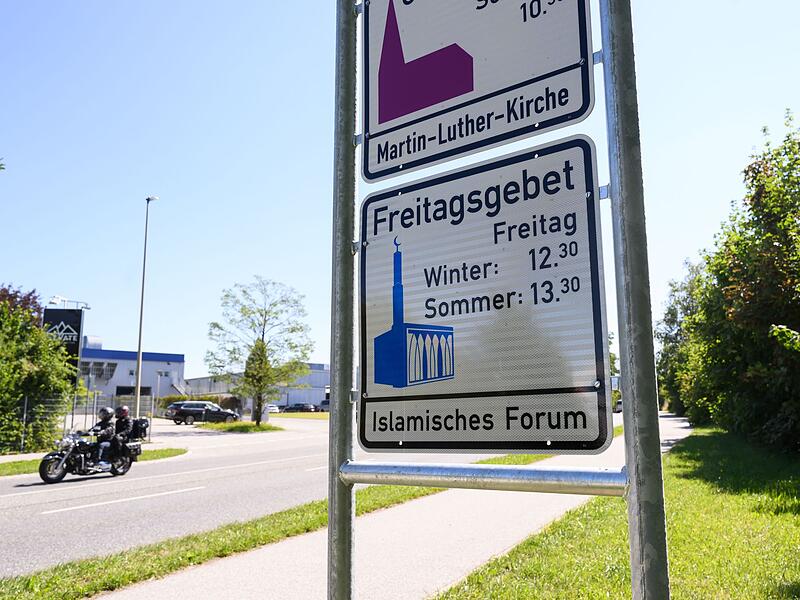 Hinweisschild Freitagsgebet Hinweisschild Freitagsgebet